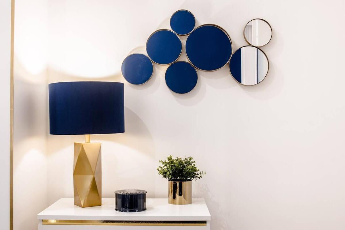 Elegant Design In Vibrant Center *