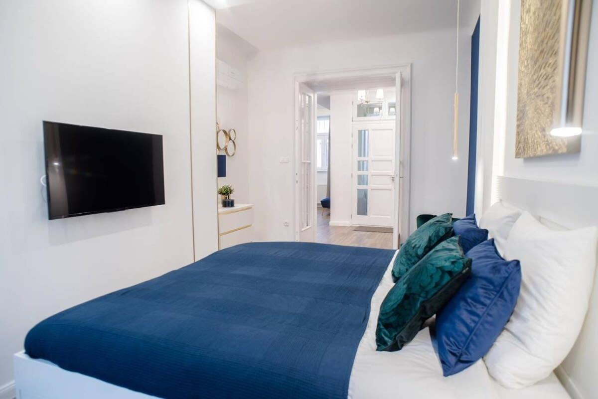 Apartment Elegant Design In Vibrant Center Budapest