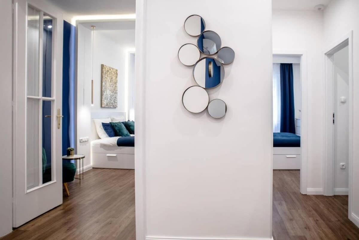 Apartment Elegant Design In Vibrant Center