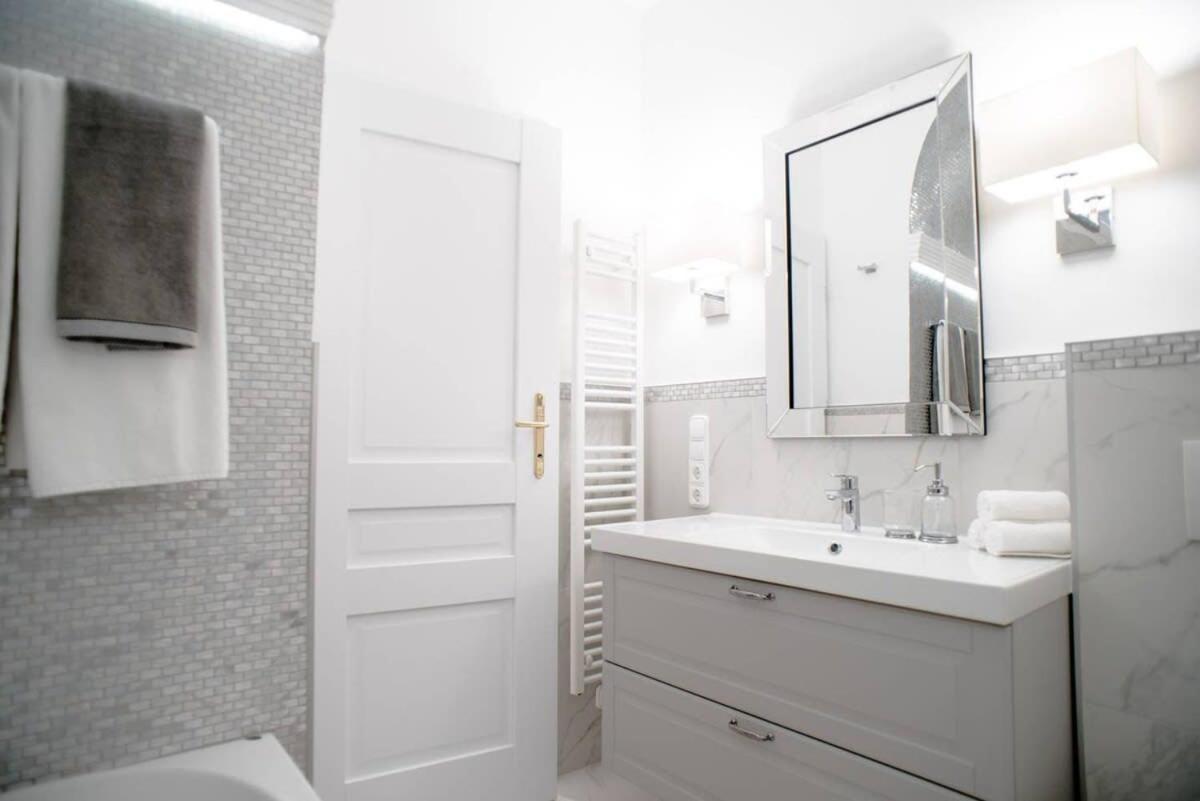 Elegant Design In Vibrant Center Apartamento Budapeste