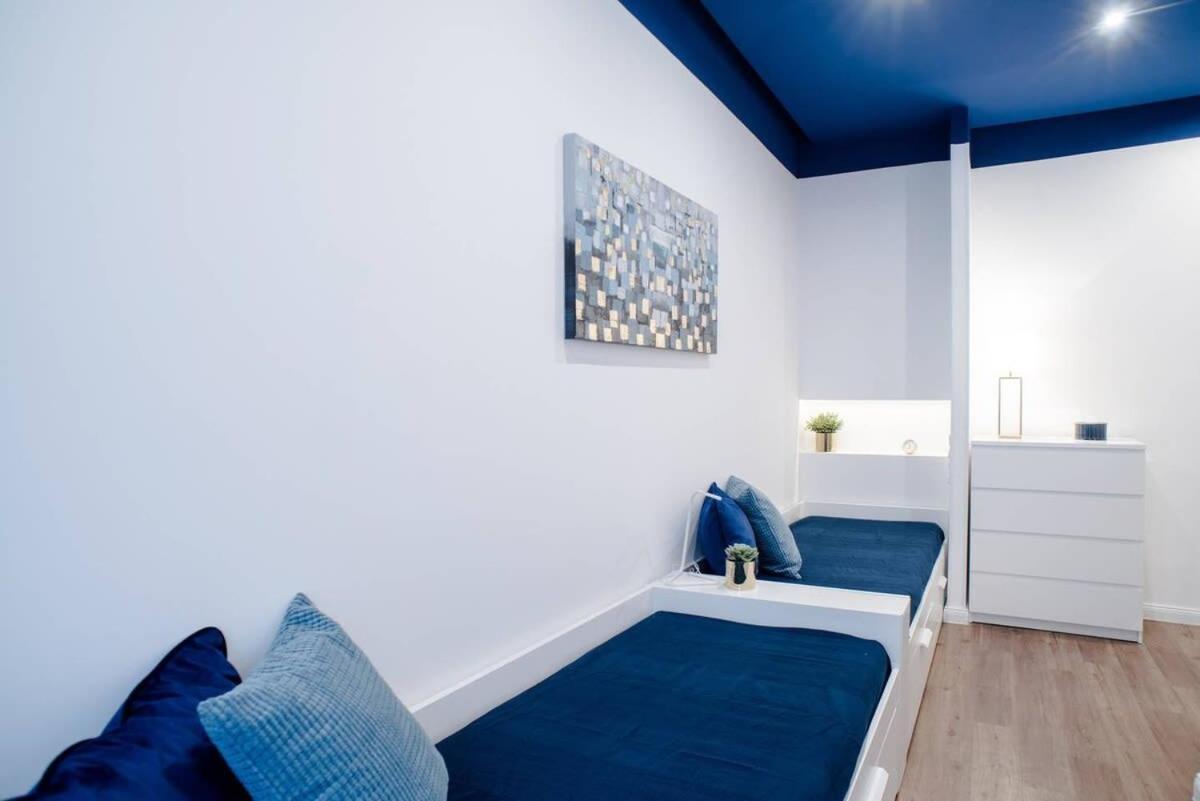 Elegant Design In Vibrant Center Budapest