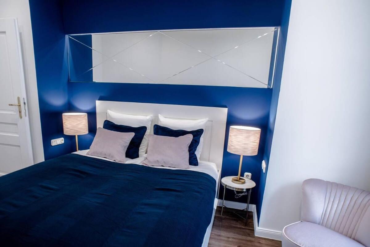 Elegant Design In Vibrant Center Apartment Budapest