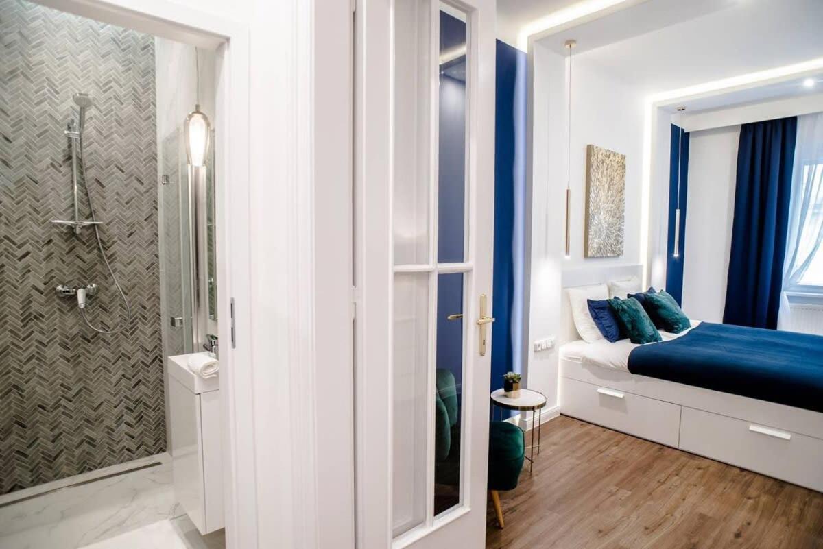 Elegant Design In Vibrant Center